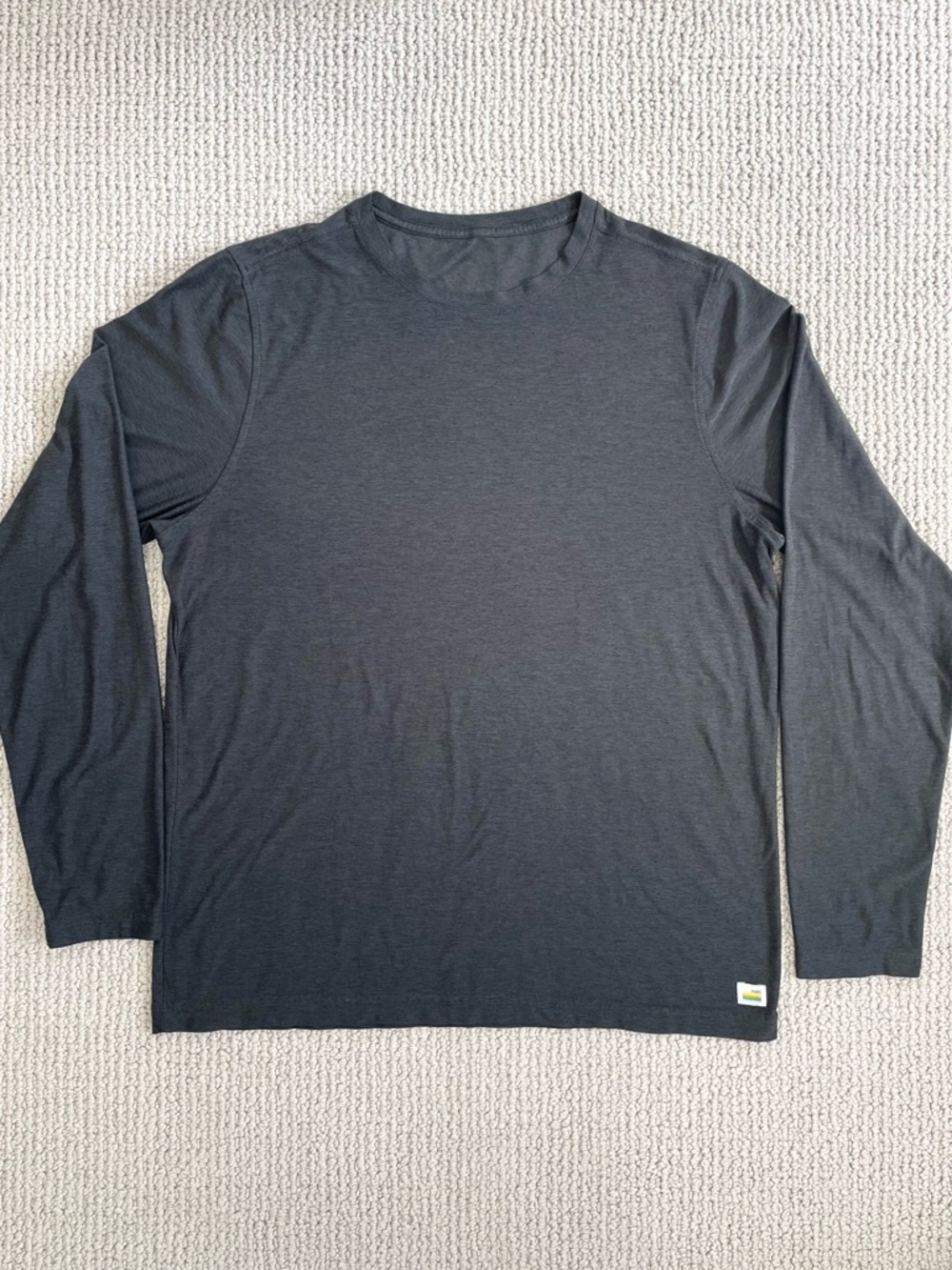 Vuori Men's Heathered Charcoal Gray Long Sleeve Tee Shirt